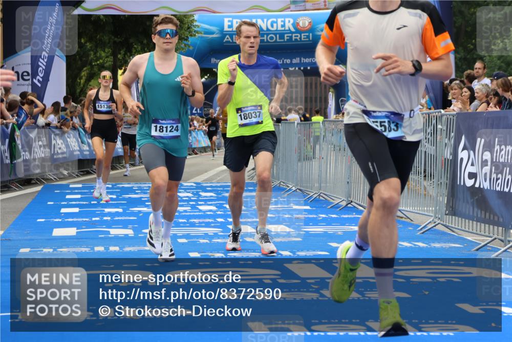 29.06.2025 - hella hamburg halbmarathon Strokosch-Dieckow http://msf.ph/oto/8372590 29.06.2025 10:27:17 Ziel 9097, 14019, 15136, 15576, 15583, 18037, 18124 meine-sportfotos.de