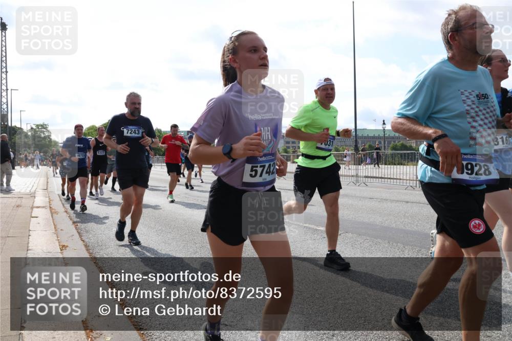 29.06.2025 - hella hamburg halbmarathon Lena Gebhardt http://msf.ph/oto/8372595 29.06.2025 10:02:14 Lombardsbrücke 16723, 6322, 7243, 5742, 031, 5150, 928, 316, 1128, 1254, 1364, 1432, 1453, 1733, 1881, 2142, 2322, 2323, 2685, 2712, 3169, 3780, 3976, 4066, 4286, 4328, 4985, 5742, 5763, 6166, 6295, 6322, 6327, 6438, 6595, 6708, 6860, 7031, 7049, 7189, 7223, 7243, 7323, 7869, 8749, 9020, 9021, 9131, 9156, 9230, 9353, 9741, 9928, 10177, 10866, 10882, 11191, 11554, 11670, 11871, 11938, 12315, 12316, 12491, 14471, 14660, 14677, 16420 meine-sportfotos.de