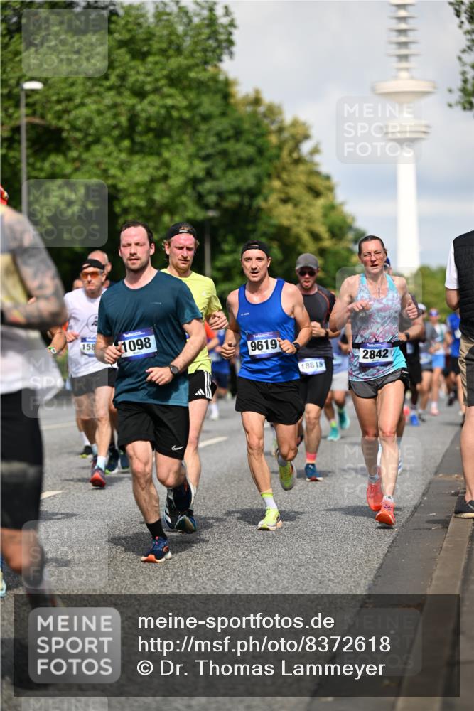 29.06.2025 - hella hamburg halbmarathon Dr. Thomas Lammeyer http://msf.ph/oto/8372618 29.06.2025 09:57:59 Kennedybrücke 1098, 1171, 1399, 1413, 1476, 1750, 1892, 2020, 2098, 2188, 2470, 2823, 2842, 3477, 3785, 4029, 4183, 4185, 4270, 4816, 5020, 5706, 6198, 6266, 6630, 6819, 6831, 7087, 7709, 8142, 8374, 8576, 8743, 9051, 9463, 9482, 9619, 9815, 10237, 10529 meine-sportfotos.de