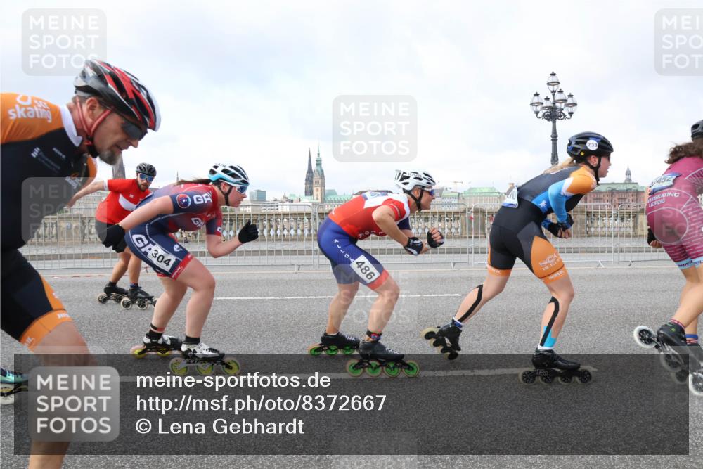 29.06.2025 - hella hamburg halbmarathon Lena Gebhardt http://msf.ph/oto/8372667 29.06.2025 08:50:45 Lombardsbrücke 304, 486, 452 meine-sportfotos.de