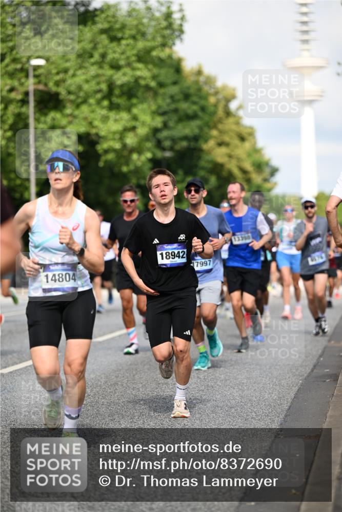 29.06.2025 - hella hamburg halbmarathon Dr. Thomas Lammeyer http://msf.ph/oto/8372690 29.06.2025 09:58:04 Kennedybrücke 1098, 1119, 1171, 1342, 1399, 1413, 1476, 1750, 1892, 1942, 2020, 2098, 2188, 2442, 2470, 2823, 2842, 2889, 3477, 4029, 4183, 4185, 4270, 4816, 5020, 5706, 6198, 6266, 6630, 6819, 6831, 7087, 7297, 7709, 8142, 8374, 8576, 8743, 9051, 9463, 9619, 9815, 10237, 10529 meine-sportfotos.de