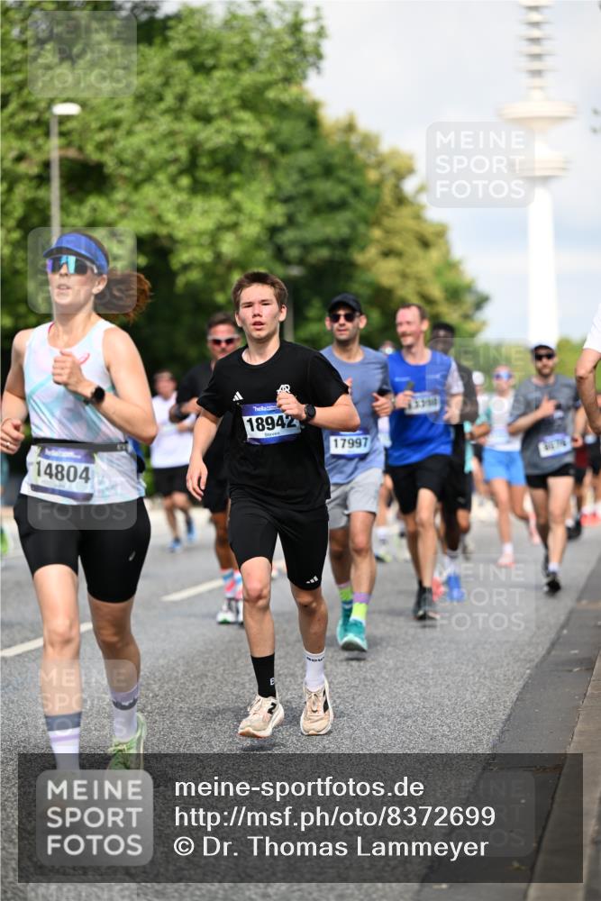 29.06.2025 - hella hamburg halbmarathon Dr. Thomas Lammeyer http://msf.ph/oto/8372699 29.06.2025 09:58:04 Kennedybrücke 1098, 1119, 1171, 1342, 1399, 1413, 1476, 1750, 1892, 1942, 2020, 2098, 2188, 2442, 2470, 2823, 2842, 2889, 3477, 4029, 4183, 4185, 4270, 4816, 5020, 5706, 6198, 6266, 6630, 6819, 6831, 7087, 7297, 7709, 8142, 8374, 8576, 8743, 9051, 9463, 9619, 9815, 10237, 10529 meine-sportfotos.de