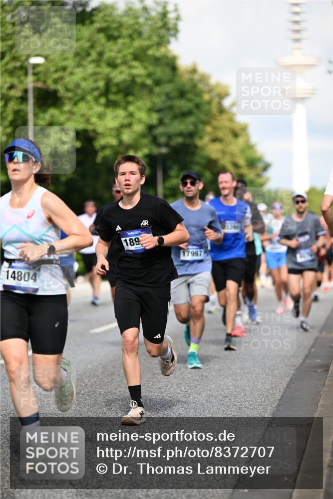 29.06.2025 - hella hamburg halbmarathon Dr. Thomas Lammeyer http://msf.ph/oto/8372707 29.06.2025 09:58:04 Kennedybrücke 1098, 1119, 1171, 1342, 1399, 1413, 1476, 1750, 1892, 1942, 2020, 2098, 2188, 2442, 2470, 2823, 2842, 2889, 3477, 4029, 4183, 4185, 4270, 4816, 5020, 5706, 6198, 6266, 6630, 6819, 6831, 7087, 7297, 7709, 8142, 8374, 8576, 8743, 9051, 9463, 9619, 9815, 10237, 10529 meine-sportfotos.de