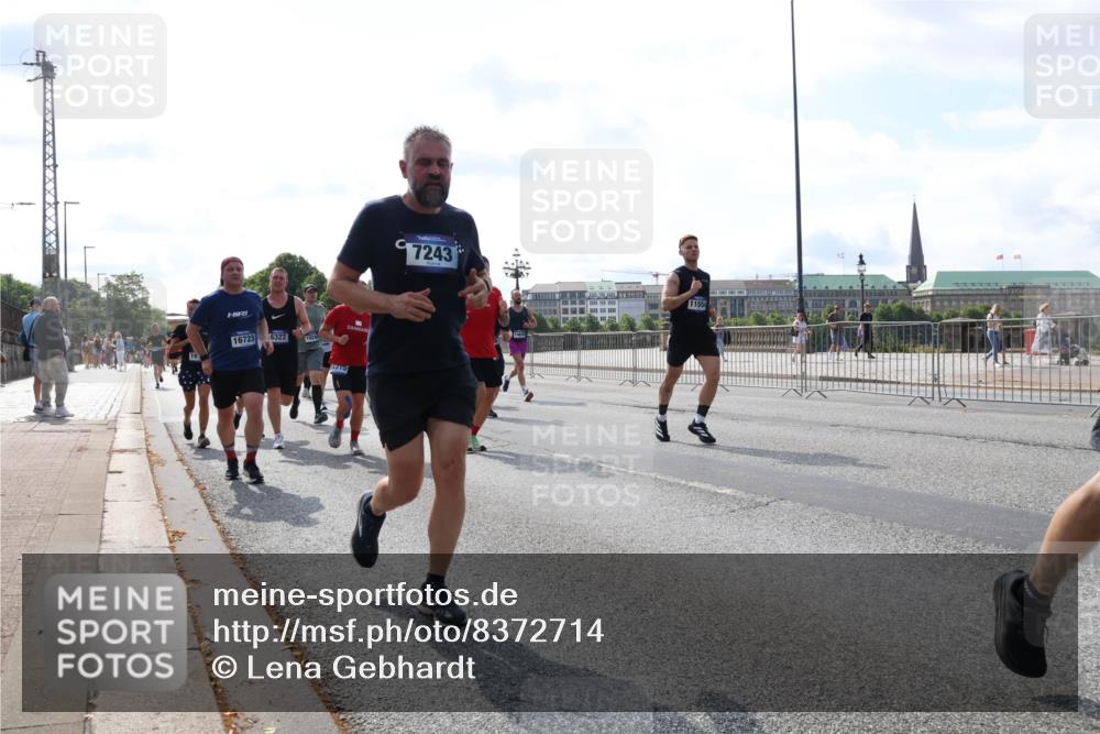 29.06.2025 - hella hamburg halbmarathon Lena Gebhardt http://msf.ph/oto/8372714 29.06.2025 10:02:14 Lombardsbrücke 16723, 6322, 19240, 2315, 7243, 11554, 1128, 1254, 1364, 1432, 1453, 1733, 1881, 2142, 2322, 2323, 2685, 2712, 3169, 3780, 3976, 4066, 4286, 4328, 4985, 5742, 5763, 6166, 6295, 6322, 6327, 6438, 6595, 6708, 6860, 7031, 7049, 7189, 7223, 7243, 7323, 7869, 8749, 9020, 9021, 9131, 9156, 9230, 9353, 9741, 9928, 10177, 10866, 10882, 11191, 11554, 11670, 11871, 11938, 12315, 12316, 12491, 14471, 14660, 14677, 16420 meine-sportfotos.de