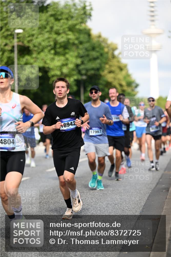 29.06.2025 - hella hamburg halbmarathon Dr. Thomas Lammeyer http://msf.ph/oto/8372725 29.06.2025 09:58:04 Kennedybrücke 1098, 1119, 1171, 1342, 1399, 1413, 1476, 1750, 1892, 1942, 2020, 2098, 2188, 2442, 2470, 2823, 2842, 2889, 3477, 4029, 4183, 4185, 4270, 4816, 5020, 5706, 6198, 6266, 6630, 6819, 6831, 7087, 7297, 7709, 8142, 8374, 8576, 8743, 9051, 9463, 9619, 9815, 10237, 10529 meine-sportfotos.de