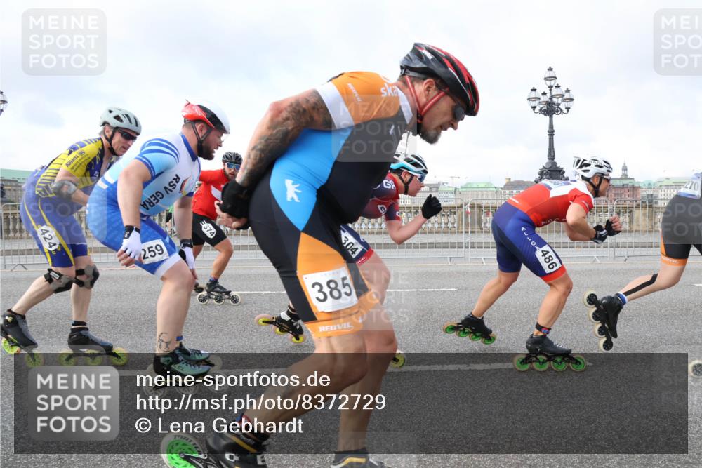 29.06.2025 - hella hamburg halbmarathon Lena Gebhardt http://msf.ph/oto/8372729 29.06.2025 08:50:45 Lombardsbrücke 424, 259, 374, 304, 385, 486 meine-sportfotos.de