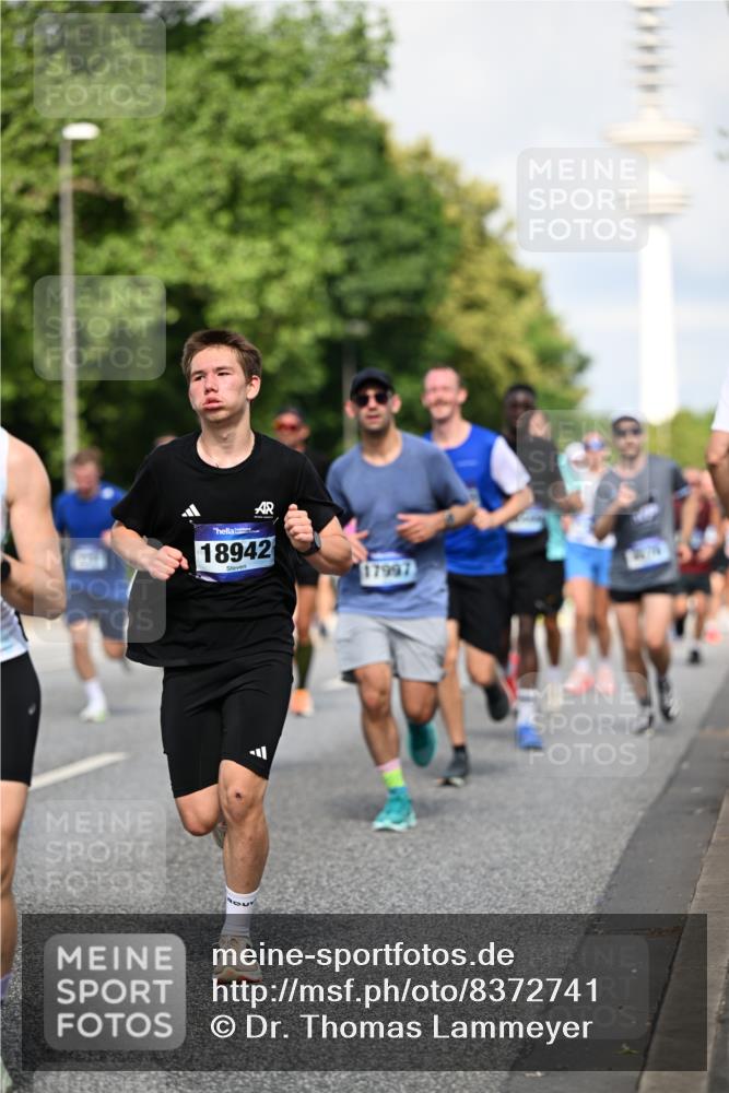 29.06.2025 - hella hamburg halbmarathon Dr. Thomas Lammeyer http://msf.ph/oto/8372741 29.06.2025 09:58:05 Kennedybrücke 1098, 1119, 1171, 1342, 1399, 1413, 1476, 1750, 1892, 1942, 2020, 2098, 2188, 2442, 2470, 2823, 2842, 2889, 3477, 4029, 4183, 4185, 4270, 4816, 5020, 5706, 5884, 6198, 6266, 6630, 6819, 7087, 7297, 7709, 8142, 8374, 8576, 8743, 9051, 9463, 9619, 9815, 10237, 10529 meine-sportfotos.de