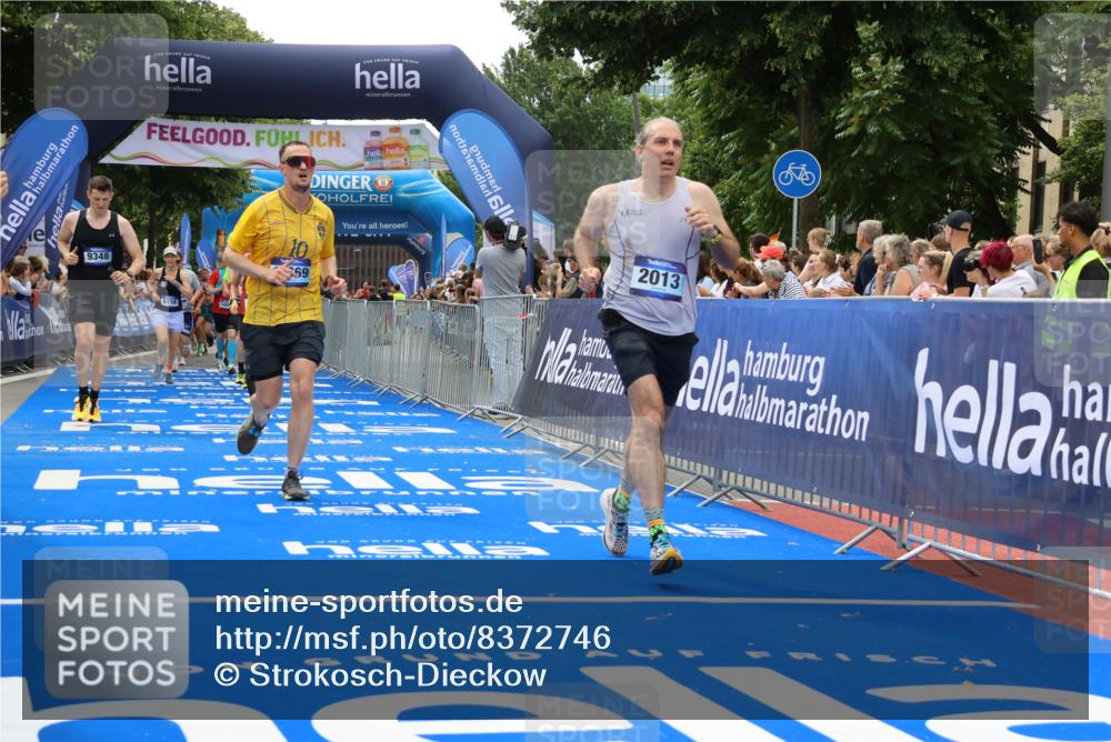 29.06.2025 - hella hamburg halbmarathon Strokosch-Dieckow http://msf.ph/oto/8372746 29.06.2025 10:49:13 Ziel 2013, 4183, 4185, 4832, 6158, 6389, 8112, 9348, 10053, 10184, 10189, 11819, 13450, 14526, 15422, 15523, 16369, 16414, 16731, 17173, 18598, 18842 meine-sportfotos.de