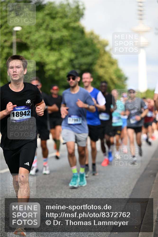 29.06.2025 - hella hamburg halbmarathon Dr. Thomas Lammeyer http://msf.ph/oto/8372762 29.06.2025 09:58:05 Kennedybrücke 1098, 1119, 1171, 1342, 1399, 1413, 1476, 1750, 1892, 1942, 2020, 2098, 2188, 2442, 2470, 2823, 2842, 2889, 3477, 4029, 4183, 4185, 4270, 4816, 5020, 5706, 5884, 6198, 6266, 6630, 6819, 7087, 7297, 7709, 8142, 8374, 8576, 8743, 9051, 9463, 9619, 9815, 10237, 10529 meine-sportfotos.de