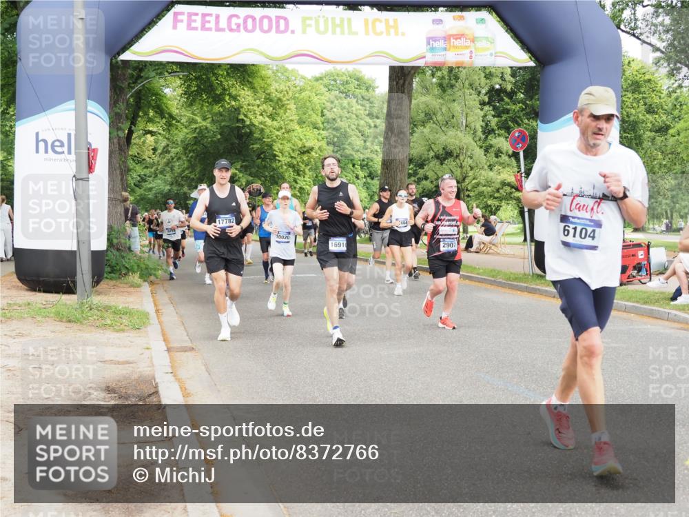 29.06.2025 - hella hamburg halbmarathon MichiJ http://msf.ph/oto/8372766 29.06.2025 10:44:55 Zwischen KM18-KM19 2282, 2806, 2840, 2907, 5341, 6104, 6595, 7856, 12495, 13664, 13880, 15145, 16113, 16517, 16910, 17531, 17782, 17827 meine-sportfotos.de