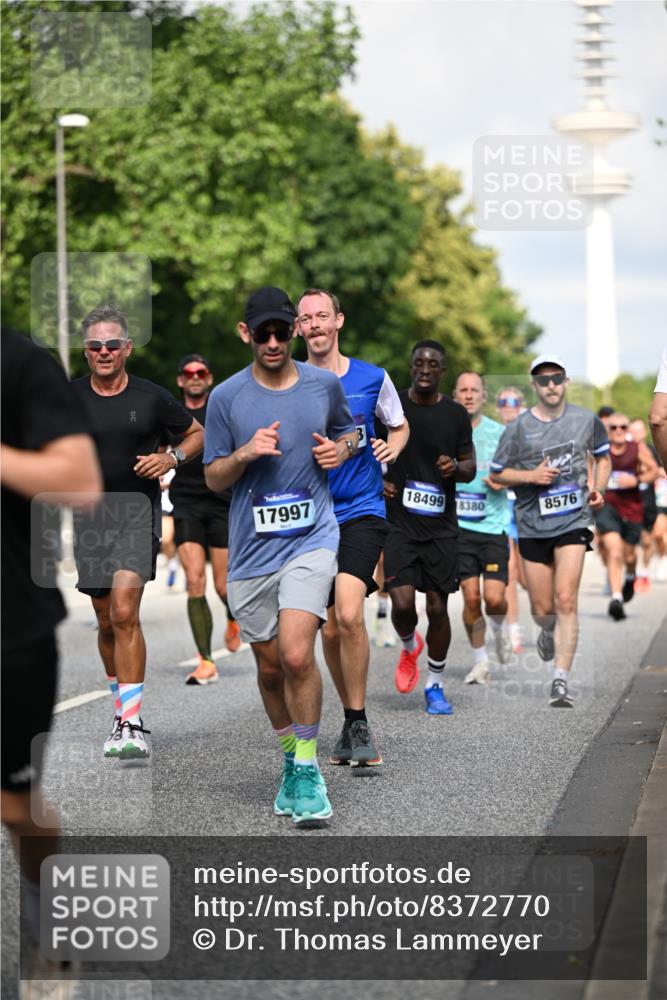 29.06.2025 - hella hamburg halbmarathon Dr. Thomas Lammeyer http://msf.ph/oto/8372770 29.06.2025 09:58:05 Kennedybrücke 1098, 1119, 1171, 1342, 1399, 1413, 1476, 1750, 1892, 1942, 2020, 2098, 2188, 2442, 2470, 2823, 2842, 2889, 3477, 4029, 4183, 4185, 4270, 4816, 5020, 5706, 5884, 6198, 6266, 6630, 6819, 7087, 7297, 7709, 8142, 8374, 8576, 8743, 9051, 9463, 9619, 9815, 10237, 10529 meine-sportfotos.de