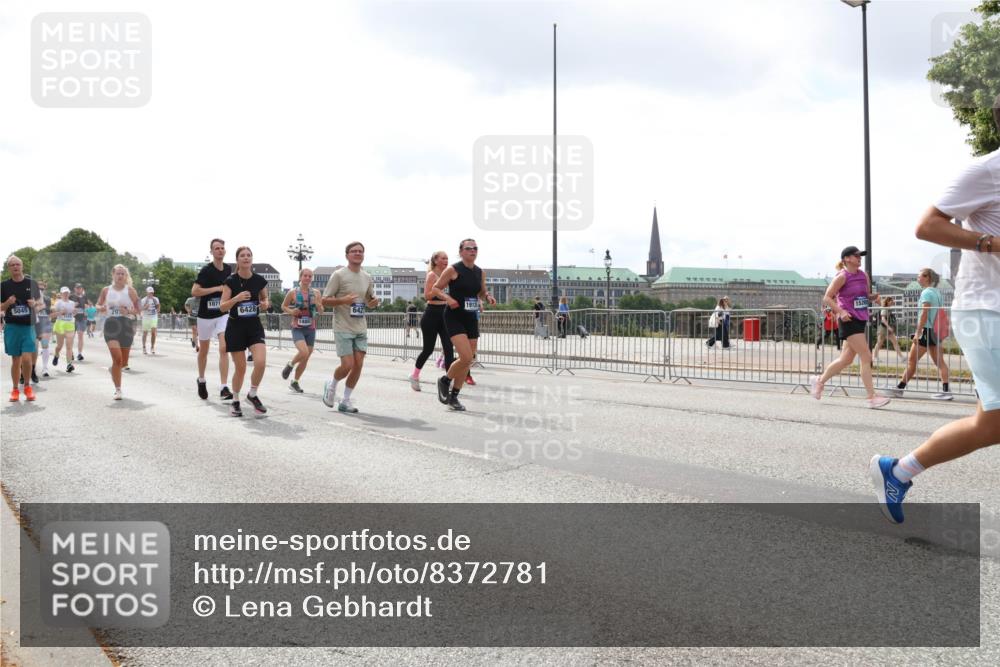 29.06.2025 - hella hamburg halbmarathon Lena Gebhardt http://msf.ph/oto/8372781 29.06.2025 10:39:48 Lombardsbrücke 5045, 6428, 14882, 15265, 1058, 1076, 1586, 1883, 1899, 2313, 2578, 2866, 2888, 2976, 3046, 3353, 3882, 3883, 3884, 4298, 4471, 4603, 4609, 4752, 4855, 5045, 5229, 5654, 5701, 5877, 5901, 6097, 6321, 6342, 6343, 6427, 6428, 6698, 6719, 6726, 6739, 6748, 6750, 7045, 7053, 7125, 7199, 7429, 7455, 7456, 7501, 7524, 7684, 8107, 8203, 8612, 8995, 9393, 9569, 9698, 9747, 9777, 10441, 10512 meine-sportfotos.de