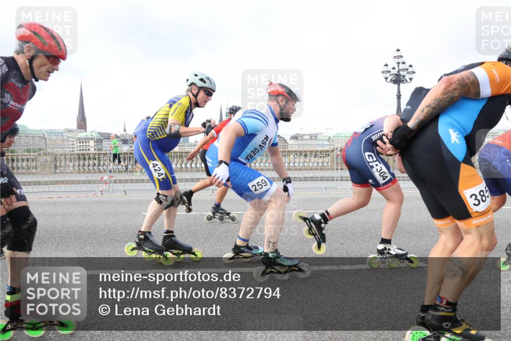 29.06.2025 - hella hamburg halbmarathon Lena Gebhardt http://msf.ph/oto/8372794 29.06.2025 08:50:45 Lombardsbrücke 424, 259, 304, 385 meine-sportfotos.de