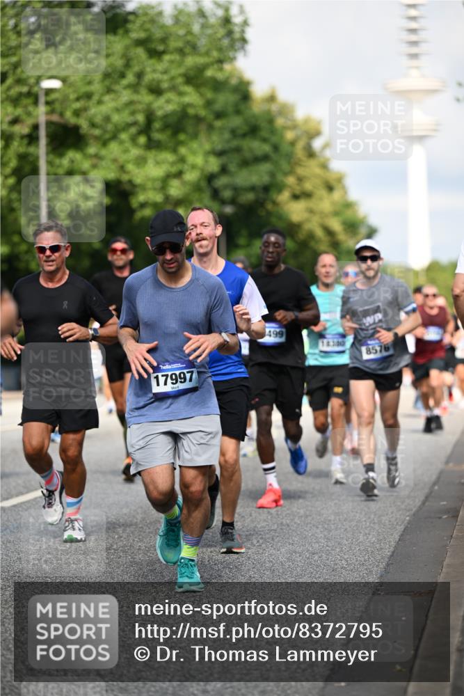 29.06.2025 - hella hamburg halbmarathon Dr. Thomas Lammeyer http://msf.ph/oto/8372795 29.06.2025 09:58:06 Kennedybrücke 1098, 1119, 1171, 1342, 1399, 1413, 1476, 1750, 1892, 1942, 2020, 2188, 2442, 2470, 2842, 2889, 3477, 3562, 4017, 4029, 4183, 4185, 4270, 4816, 5020, 5447, 5706, 5884, 6198, 6266, 6630, 6819, 7087, 7297, 7709, 8142, 8374, 8576, 8743, 9051, 9463, 9619, 9815, 10237, 10529, 11422 meine-sportfotos.de