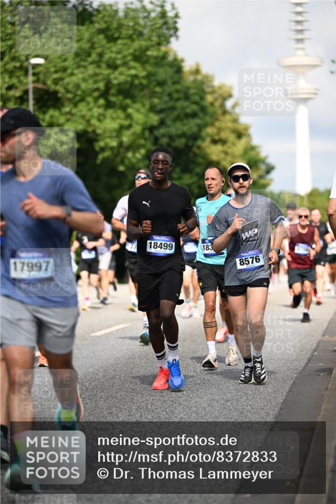 29.06.2025 - hella hamburg halbmarathon Dr. Thomas Lammeyer http://msf.ph/oto/8372833 29.06.2025 09:58:07 Kennedybrücke 1098, 1119, 1171, 1342, 1399, 1413, 1476, 1750, 1892, 1942, 2020, 2188, 2442, 2470, 2561, 2842, 2889, 3477, 3562, 4017, 4029, 4185, 4270, 4816, 5020, 5447, 5706, 5884, 6198, 6266, 6630, 6819, 7087, 7297, 7709, 8142, 8374, 8576, 9051, 9463, 9619, 10237, 10529, 11422 meine-sportfotos.de