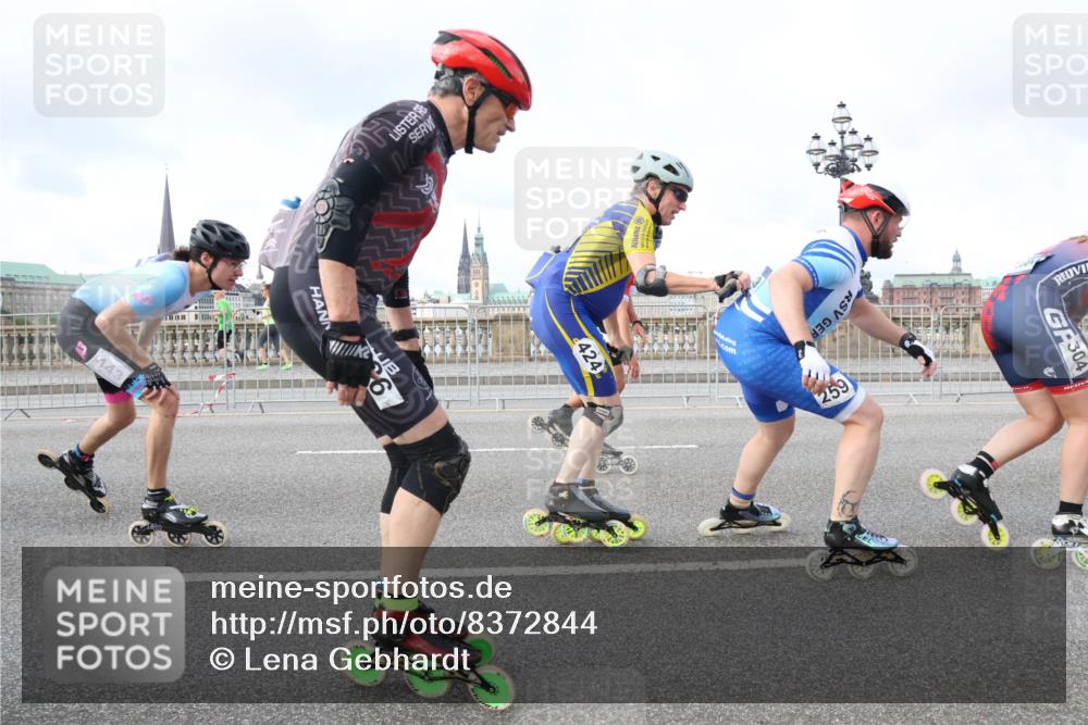 29.06.2025 - hella hamburg halbmarathon Lena Gebhardt http://msf.ph/oto/8372844 29.06.2025 08:50:45 Lombardsbrücke 3, 443, 424, 259, 304 meine-sportfotos.de