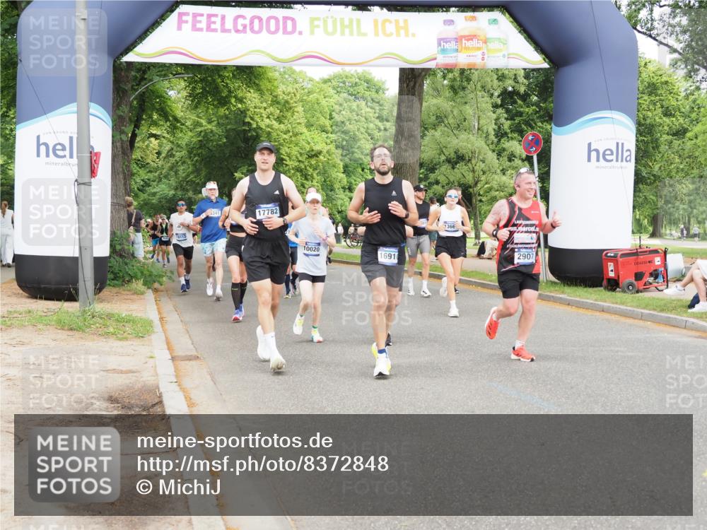 29.06.2025 - hella hamburg halbmarathon MichiJ http://msf.ph/oto/8372848 29.06.2025 10:44:55 Zwischen KM18-KM19 2282, 2806, 2840, 2907, 5341, 6104, 6595, 7856, 12495, 13664, 13880, 15145, 16113, 16517, 16910, 17531, 17782, 17827 meine-sportfotos.de