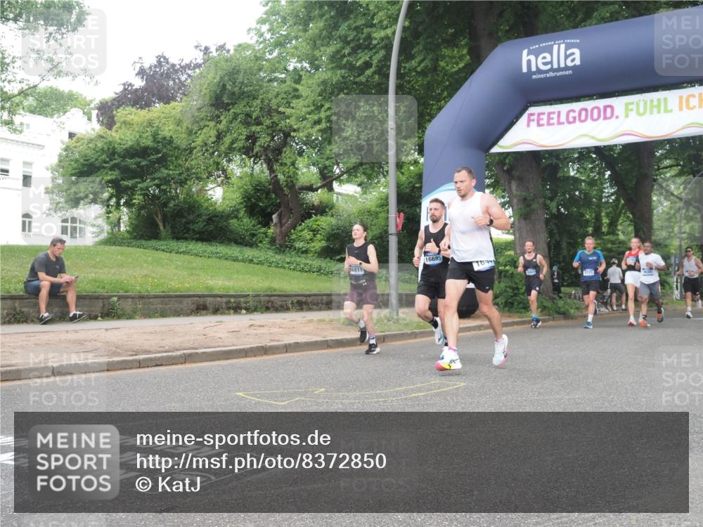 29.06.2025 - hella hamburg halbmarathon KatJ http://msf.ph/oto/8372850 29.06.2025 10:23:53 Zwischen KM18-KM19 1002, 1644, 7884 meine-sportfotos.de