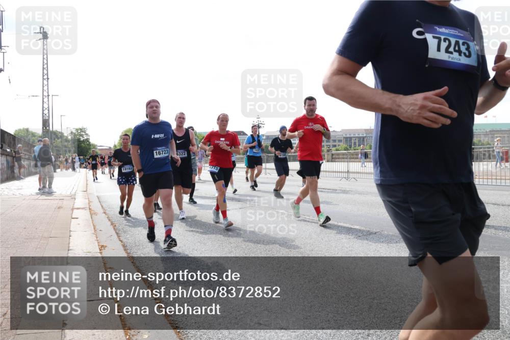 29.06.2025 - hella hamburg halbmarathon Lena Gebhardt http://msf.ph/oto/8372852 29.06.2025 10:02:15 Lombardsbrücke 19162, 16723, 6322, 2315, 7243, 1128, 1254, 1364, 1432, 1453, 1733, 1881, 2142, 2322, 2323, 2685, 2712, 3169, 3780, 3976, 4066, 4286, 4328, 4985, 5742, 5763, 6166, 6295, 6322, 6327, 6438, 6595, 6708, 6860, 7031, 7049, 7189, 7223, 7243, 7323, 7869, 8749, 9020, 9021, 9131, 9156, 9230, 9353, 9554, 9741, 9928, 10177, 10866, 10882, 11191, 11554, 11670, 11871, 11938, 12315, 12316, 12491, 14471, 14660, 14677, 16420 meine-sportfotos.de