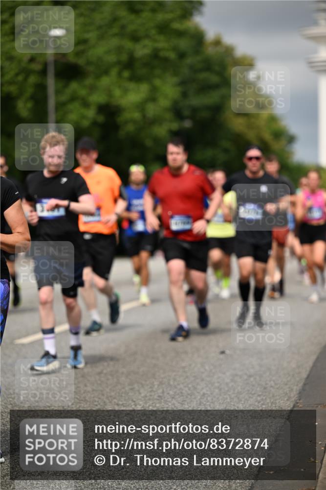 29.06.2025 - hella hamburg halbmarathon Dr. Thomas Lammeyer http://msf.ph/oto/8372874 29.06.2025 10:19:55 Kennedybrücke 1308, 1440, 1651, 2071, 2076, 2140, 2436, 2601, 2835, 3167, 4828, 5046, 5423, 7897, 7941, 7942, 8057, 8274, 8746, 8885, 9192, 9307, 9784, 9881, 10108, 10608, 11113, 11303 meine-sportfotos.de