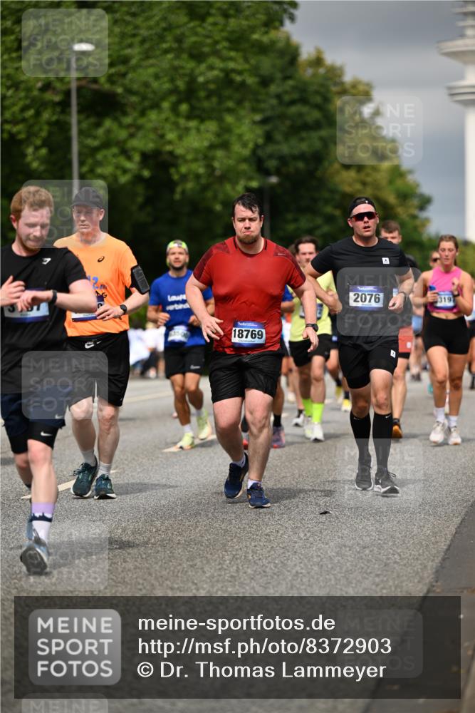 29.06.2025 - hella hamburg halbmarathon Dr. Thomas Lammeyer http://msf.ph/oto/8372903 29.06.2025 10:19:55 Kennedybrücke 1308, 1440, 1651, 2071, 2076, 2140, 2436, 2601, 2835, 3167, 4828, 5046, 5423, 7897, 7941, 7942, 8057, 8274, 8746, 8885, 9192, 9307, 9784, 9881, 10108, 10608, 11113, 11303 meine-sportfotos.de