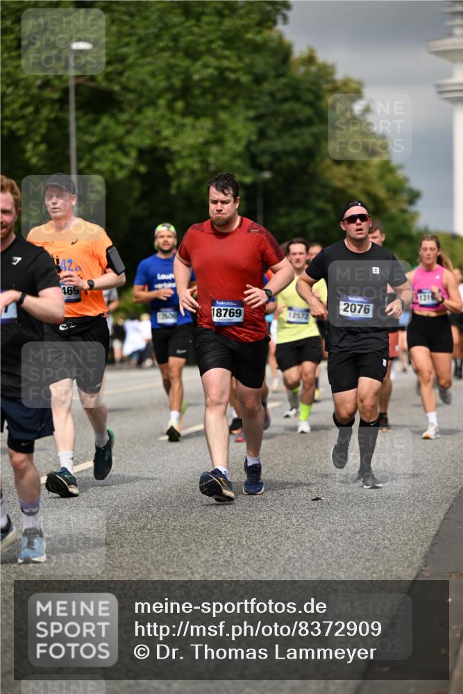 29.06.2025 - hella hamburg halbmarathon Dr. Thomas Lammeyer http://msf.ph/oto/8372909 29.06.2025 10:19:55 Kennedybrücke 1308, 1440, 1651, 2071, 2076, 2140, 2436, 2601, 2835, 3167, 4828, 5046, 5423, 7897, 7941, 7942, 8057, 8274, 8746, 8885, 9192, 9307, 9784, 9881, 10108, 10608, 11113, 11303 meine-sportfotos.de