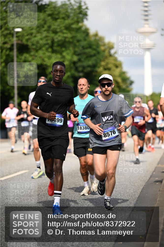 29.06.2025 - hella hamburg halbmarathon Dr. Thomas Lammeyer http://msf.ph/oto/8372922 29.06.2025 09:58:08 Kennedybrücke 1098, 1119, 1171, 1342, 1399, 1413, 1750, 1892, 1942, 2020, 2188, 2442, 2470, 2561, 2842, 2889, 3477, 3562, 4017, 4029, 4185, 4270, 4816, 5020, 5447, 5706, 5884, 6198, 6266, 6630, 6819, 7087, 7297, 7709, 8142, 8374, 8482, 8576, 9051, 9463, 9619, 10237, 10529, 11422 meine-sportfotos.de