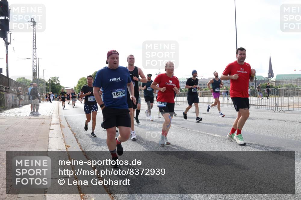 29.06.2025 - hella hamburg halbmarathon Lena Gebhardt http://msf.ph/oto/8372939 29.06.2025 10:02:16 Lombardsbrücke 19162, 16723, 15901, 12315, 6166, 1128, 1254, 1364, 1432, 1453, 1733, 2142, 2322, 2323, 2685, 2712, 3169, 3780, 3976, 4066, 4286, 4328, 4985, 5742, 5763, 6166, 6295, 6322, 6327, 6438, 6595, 6708, 6860, 7031, 7049, 7189, 7223, 7243, 7323, 7869, 8749, 9020, 9021, 9131, 9156, 9230, 9353, 9554, 9741, 9928, 10177, 10866, 10882, 11191, 11554, 11670, 11871, 11938, 12315, 12316, 12491, 14471, 14660, 14677, 16420 meine-sportfotos.de