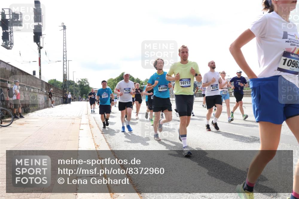 29.06.2025 - hella hamburg halbmarathon Lena Gebhardt http://msf.ph/oto/8372960 29.06.2025 10:15:01 Lombardsbrücke 10717, 7439, 14999, 10391, 8239, 15038, 17, 2023, 10963, 1071, 1296, 1379, 1524, 1575, 1728, 1745, 2046, 2140, 2281, 2601, 2690, 2990, 3020, 3025, 3154, 3454, 3507, 3509, 3513, 3650, 3691, 3834, 3844, 4495, 4641, 5191, 5271, 5608, 5800, 5981, 5986, 6181, 6248, 6317, 6935, 7195, 7439, 7452, 7881, 8055, 8147, 8237, 8239, 8256, 8275, 8522, 8563, 8609, 8755, 8854, 9113, 9173, 9556, 9663, 9709, 9847, 9911, 9975, 10391, 10589, 10610, 10717, 10963, 11271, 11598 meine-sportfotos.de