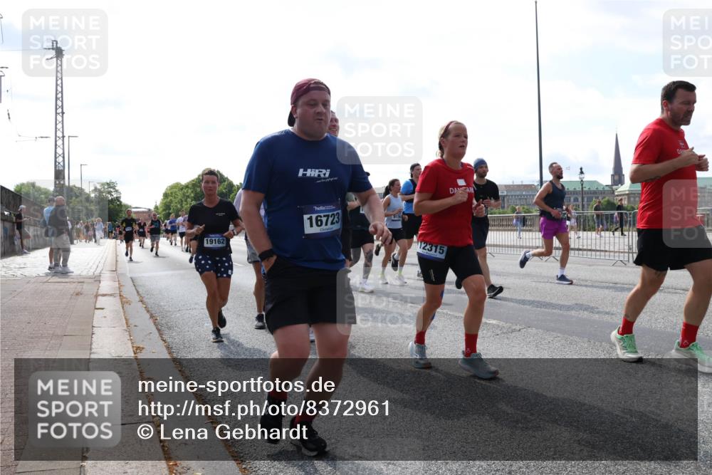 29.06.2025 - hella hamburg halbmarathon Lena Gebhardt http://msf.ph/oto/8372961 29.06.2025 10:02:16 Lombardsbrücke 19162, 16723, 9156, 12315, 1128, 1254, 1364, 1432, 1453, 1733, 2142, 2322, 2323, 2685, 2712, 3169, 3780, 3976, 4066, 4286, 4328, 4985, 5742, 5763, 6166, 6295, 6322, 6327, 6438, 6595, 6708, 6860, 7031, 7049, 7189, 7223, 7243, 7323, 7869, 8749, 9020, 9021, 9131, 9156, 9230, 9353, 9554, 9741, 9928, 10177, 10866, 10882, 11191, 11554, 11670, 11871, 11938, 12315, 12316, 12491, 14471, 14660, 14677, 16420 meine-sportfotos.de