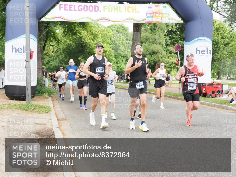 29.06.2025 - hella hamburg halbmarathon MichiJ http://msf.ph/oto/8372964 29.06.2025 10:44:56 Zwischen KM18-KM19 2282, 2806, 2840, 2907, 3251, 5341, 6104, 7856, 10020, 13287, 13664, 13880, 14914, 15145, 16113, 16517, 16910, 17531, 17782 meine-sportfotos.de