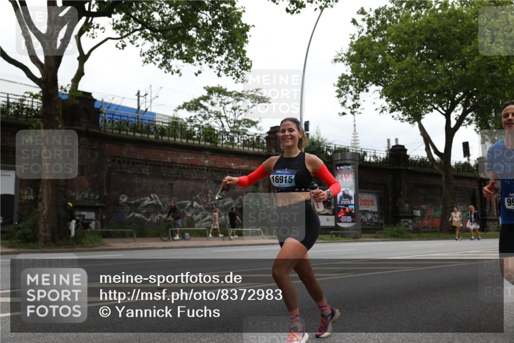 29.06.2025 - hella hamburg halbmarathon Yannick Fuchs http://msf.ph/oto/8372983 29.06.2025 10:53:47 20KM 1544, 2780, 3169, 3780, 4238, 4379, 4796, 4986, 6327, 6470, 7259, 7824, 8030, 8326, 8481, 8807, 9741, 9985, 10281, 10301, 10488, 11018, 11114, 11158, 11159, 11250, 11757, 12406, 12446, 12779, 13036, 13706, 14471, 14928, 15083, 15525, 15673, 15785, 15914, 16227, 16530, 16754, 16915, 17304, 17860, 18377, 18485, 18624, 18855, 19178 meine-sportfotos.de