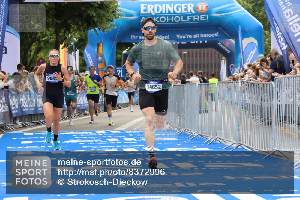 29.06.2025 - hella hamburg halbmarathon Strokosch-Dieckow http://msf.ph/oto/8372996 29.06.2025 10:27:10 Ziel 9097, 15583, 18037, 18124 meine-sportfotos.de