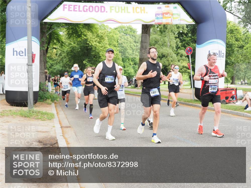 29.06.2025 - hella hamburg halbmarathon MichiJ http://msf.ph/oto/8372998 29.06.2025 10:44:56 Zwischen KM18-KM19 2282, 2806, 2840, 2907, 3251, 5341, 6104, 7856, 10020, 13287, 13664, 13880, 14914, 15145, 16113, 16517, 16910, 17531, 17782 meine-sportfotos.de