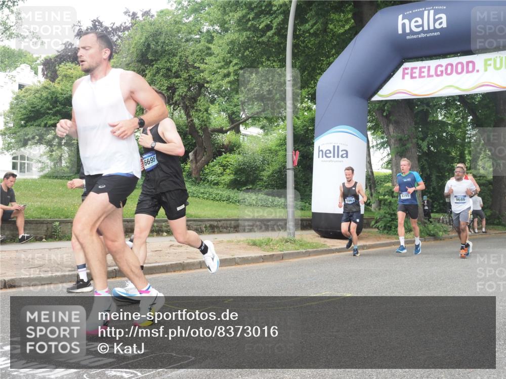 29.06.2025 - hella hamburg halbmarathon KatJ http://msf.ph/oto/8373016 29.06.2025 10:23:54 Zwischen KM18-KM19 1002, 1644, 8395 meine-sportfotos.de
