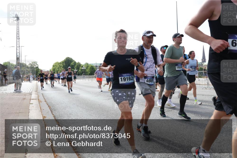 29.06.2025 - hella hamburg halbmarathon Lena Gebhardt http://msf.ph/oto/8373045 29.06.2025 10:02:17 Lombardsbrücke 18130, 19162, 4985, 19240, 9156, 3, 6, 1128, 1254, 1364, 1432, 1453, 1733, 2142, 2322, 2323, 2685, 2712, 3169, 3780, 3976, 4066, 4286, 4985, 5742, 5763, 6166, 6295, 6322, 6327, 6438, 6595, 6708, 6860, 7031, 7049, 7189, 7223, 7243, 7323, 7869, 8749, 9020, 9021, 9131, 9156, 9230, 9353, 9554, 9741, 9928, 10177, 10866, 10882, 11191, 11554, 11670, 11871, 11938, 12315, 12316, 12491, 14471, 14660, 14677, 16420 meine-sportfotos.de