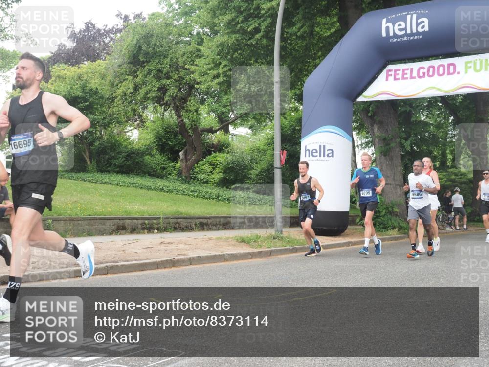 29.06.2025 - hella hamburg halbmarathon KatJ http://msf.ph/oto/8373114 29.06.2025 10:23:55 Zwischen KM18-KM19 1002, 1644, 8395 meine-sportfotos.de