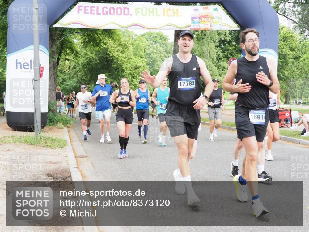 29.06.2025 - hella hamburg halbmarathon MichiJ http://msf.ph/oto/8373120 29.06.2025 10:44:57 Zwischen KM18-KM19 2282, 2806, 2840, 2907, 3251, 4088, 5341, 6104, 7856, 10020, 13287, 13664, 13880, 14914, 15145, 16113, 16517, 16910, 17531, 17782, 18762 meine-sportfotos.de