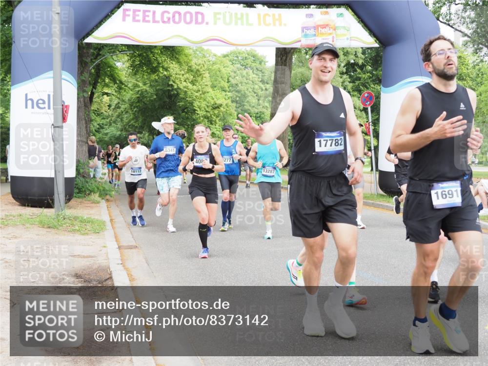 29.06.2025 - hella hamburg halbmarathon MichiJ http://msf.ph/oto/8373142 29.06.2025 10:44:57 Zwischen KM18-KM19 2282, 2806, 2840, 2907, 3251, 4088, 5341, 6104, 7856, 10020, 13287, 13664, 13880, 14914, 15145, 16113, 16517, 16910, 17531, 17782, 18762 meine-sportfotos.de