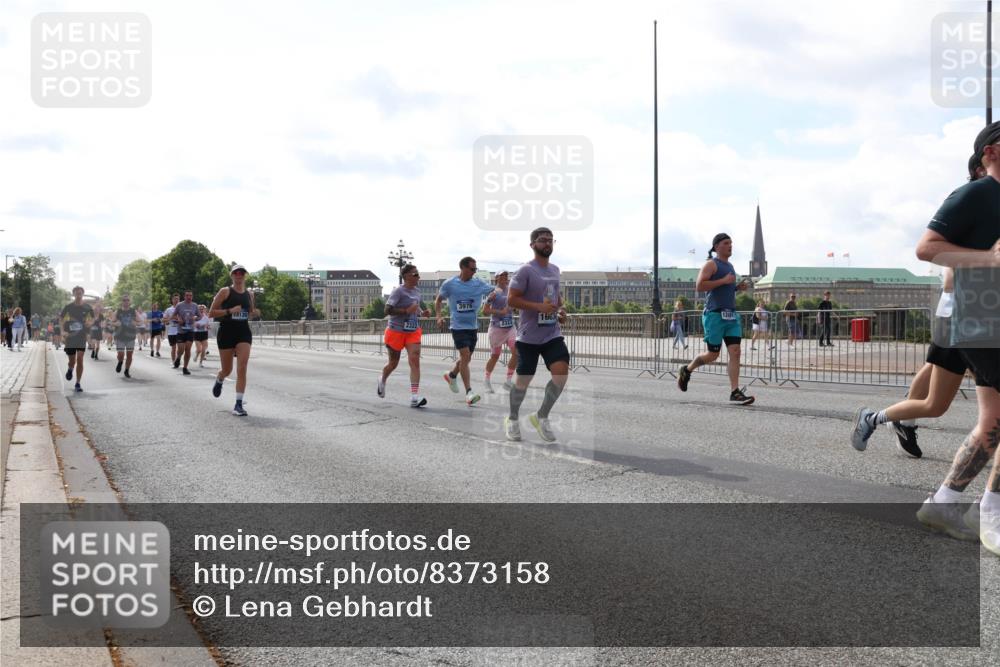 29.06.2025 - hella hamburg halbmarathon Lena Gebhardt http://msf.ph/oto/8373158 29.06.2025 10:02:18 Lombardsbrücke 18130, 2322, 3976, 1683, 1128, 1254, 1364, 1432, 1453, 1733, 2142, 2322, 2323, 2685, 2712, 3169, 3780, 3976, 4066, 4286, 4985, 5742, 5763, 6166, 6295, 6322, 6327, 6438, 6595, 6708, 6860, 7031, 7049, 7189, 7223, 7243, 7323, 7869, 8749, 9020, 9021, 9131, 9156, 9230, 9353, 9554, 9741, 9928, 10177, 10866, 10882, 11191, 11554, 11670, 11702, 11782, 11871, 11938, 12315, 12316, 12491, 14471, 14660, 14677, 16420 meine-sportfotos.de