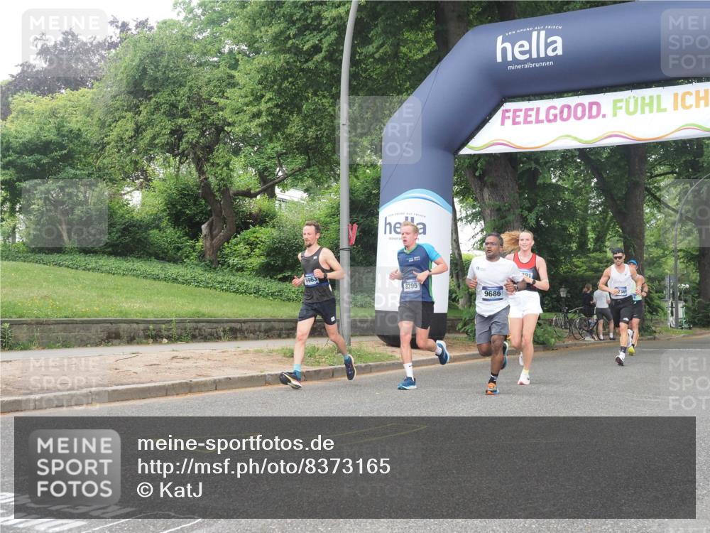 29.06.2025 - hella hamburg halbmarathon KatJ http://msf.ph/oto/8373165 29.06.2025 10:23:55 Zwischen KM18-KM19 1002, 1644, 8395 meine-sportfotos.de