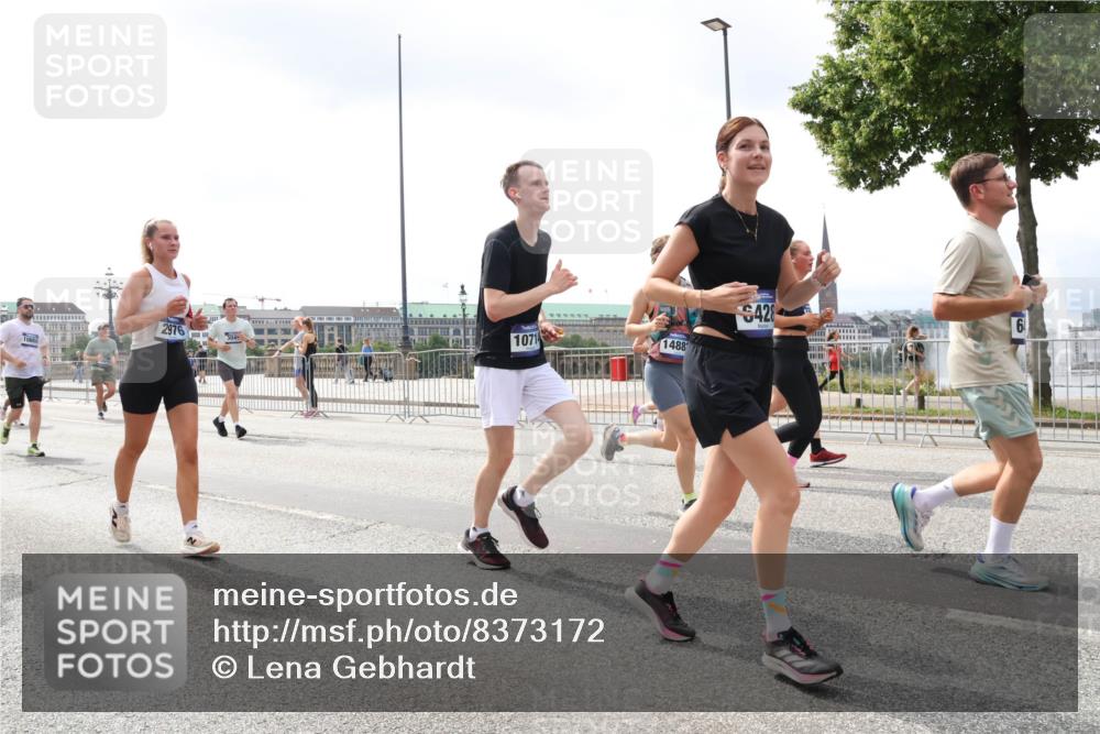 29.06.2025 - hella hamburg halbmarathon Lena Gebhardt http://msf.ph/oto/8373172 29.06.2025 10:39:51 Lombardsbrücke 2976, 304, 1071, 1488, 6428, 1058, 1076, 1291, 1586, 1691, 1899, 2254, 2313, 2578, 2866, 2888, 2976, 3046, 3353, 3882, 3883, 3884, 4173, 4298, 4471, 4609, 4752, 4855, 5045, 5229, 5654, 5701, 5877, 5901, 6097, 6321, 6427, 6428, 6548, 6698, 6719, 6726, 6739, 6748, 6750, 6890, 7045, 7053, 7125, 7199, 7429, 7455, 7456, 7684, 8107, 8612, 8995, 9569, 9698, 9747, 9777, 10441, 10512 meine-sportfotos.de