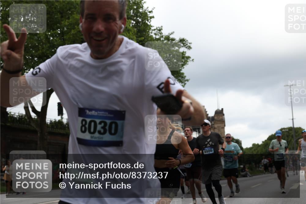 29.06.2025 - hella hamburg halbmarathon Yannick Fuchs http://msf.ph/oto/8373237 29.06.2025 10:53:49 20KM 1019, 1544, 2780, 3169, 3780, 4238, 4379, 4796, 4986, 6327, 6470, 7259, 7824, 8030, 8326, 8481, 8807, 9741, 9985, 10281, 10301, 10488, 11018, 11114, 11158, 11159, 11250, 11757, 12406, 12422, 12446, 12779, 13036, 13706, 13993, 14471, 14823, 15083, 15525, 15673, 15785, 15914, 16227, 16530, 16754, 16915, 17304, 17860, 18130, 18377, 18624, 18855, 19178 meine-sportfotos.de