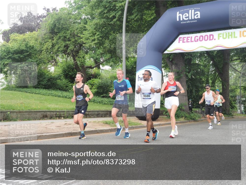 29.06.2025 - hella hamburg halbmarathon KatJ http://msf.ph/oto/8373298 29.06.2025 10:23:56 Zwischen KM18-KM19 1002, 1644, 8395 meine-sportfotos.de