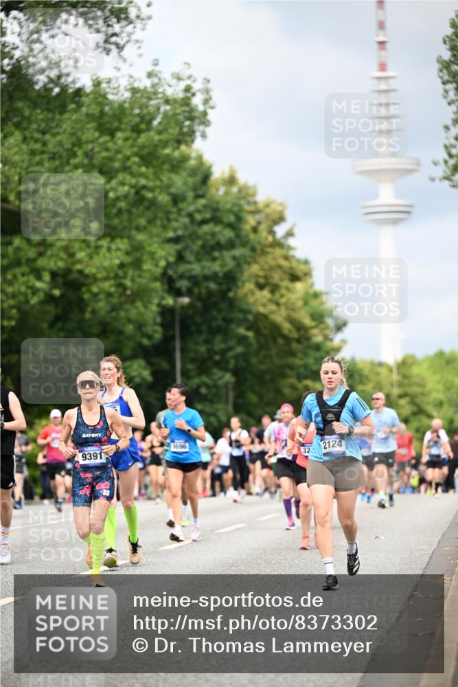 29.06.2025 - hella hamburg halbmarathon Dr. Thomas Lammeyer http://msf.ph/oto/8373302 29.06.2025 10:42:15 Kennedybrücke 1475, 1578, 1985, 2124, 3010, 3246, 3286, 3633, 3636, 3880, 4414, 5139, 5875, 6697, 6955, 7321, 7629, 8539, 8696, 9391, 9524, 9894, 10025, 10146, 10506, 11087, 11152, 11164 meine-sportfotos.de