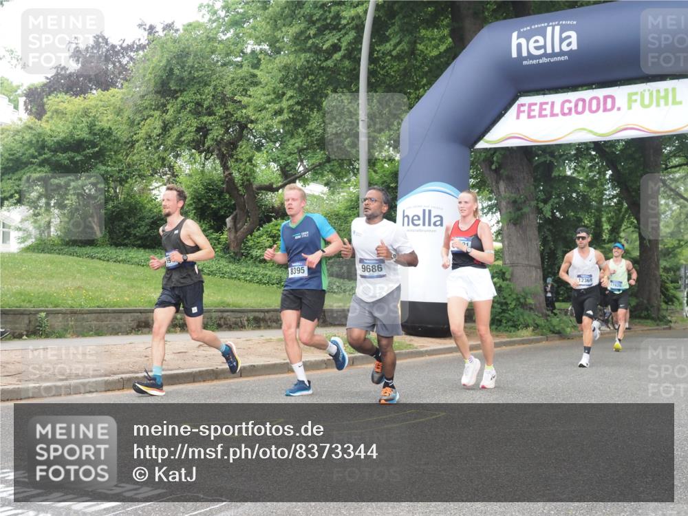 29.06.2025 - hella hamburg halbmarathon KatJ http://msf.ph/oto/8373344 29.06.2025 10:23:56 Zwischen KM18-KM19 1002, 1644, 8395 meine-sportfotos.de
