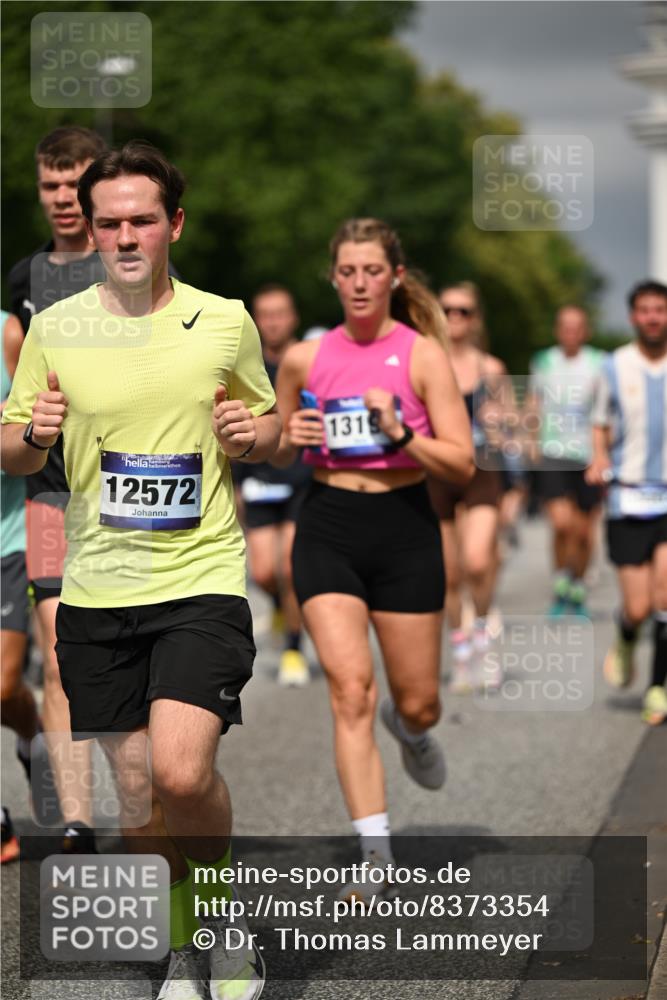 29.06.2025 - hella hamburg halbmarathon Dr. Thomas Lammeyer http://msf.ph/oto/8373354 29.06.2025 10:20:00 Kennedybrücke 1212, 1308, 1651, 2071, 2076, 2436, 2601, 2835, 3167, 4583, 4828, 5046, 5423, 7897, 8057, 8169, 8274, 8554, 8746, 9192, 9307, 9601, 9784, 9881, 10608, 10844, 11113, 11303 meine-sportfotos.de