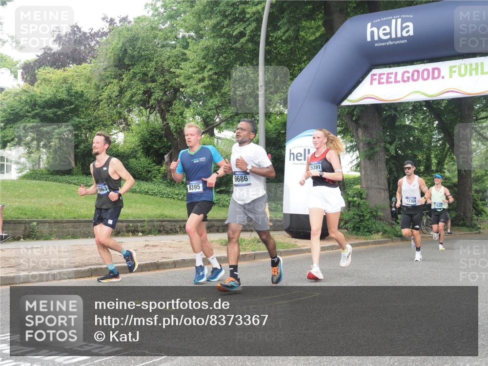 29.06.2025 - hella hamburg halbmarathon KatJ http://msf.ph/oto/8373367 29.06.2025 10:23:56 Zwischen KM18-KM19 1002, 1644, 8395 meine-sportfotos.de