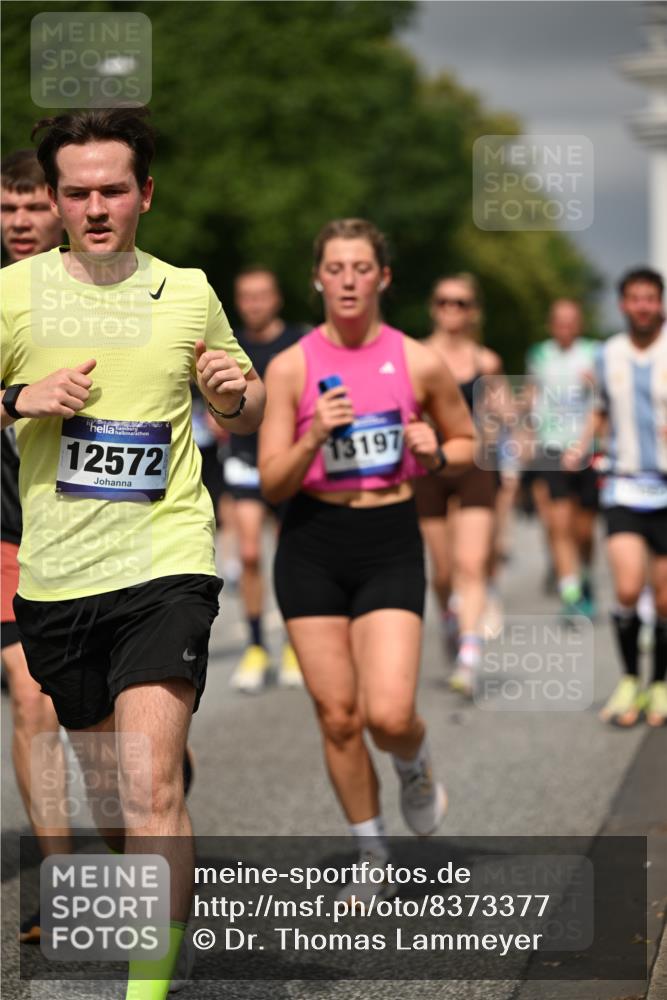 29.06.2025 - hella hamburg halbmarathon Dr. Thomas Lammeyer http://msf.ph/oto/8373377 29.06.2025 10:20:00 Kennedybrücke 1212, 1308, 1651, 2071, 2076, 2436, 2601, 2835, 3167, 4583, 4828, 5046, 5423, 7897, 8057, 8169, 8274, 8554, 8746, 9192, 9307, 9601, 9784, 9881, 10608, 10844, 11113, 11303 meine-sportfotos.de