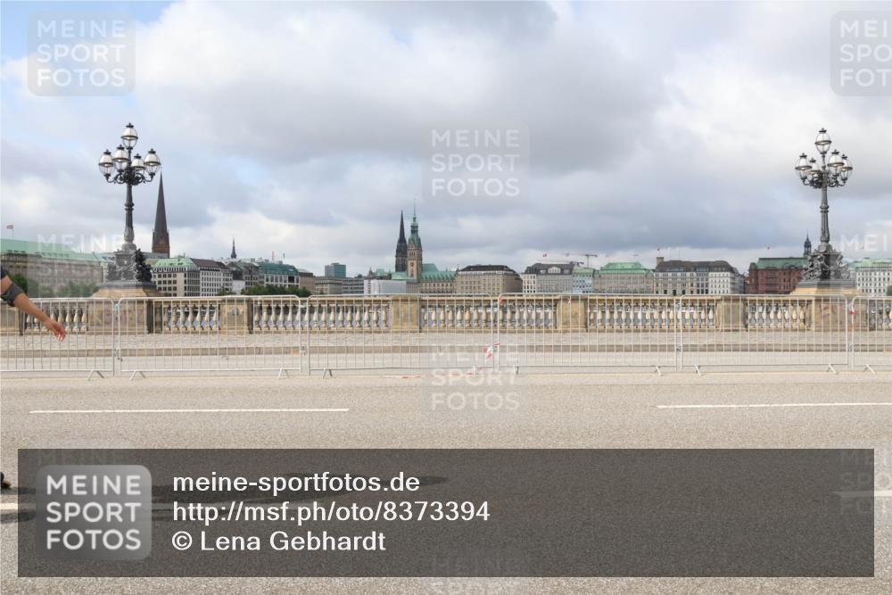 29.06.2025 - hella hamburg halbmarathon Lena Gebhardt http://msf.ph/oto/8373394 29.06.2025 09:12:24 Lombardsbrücke  meine-sportfotos.de